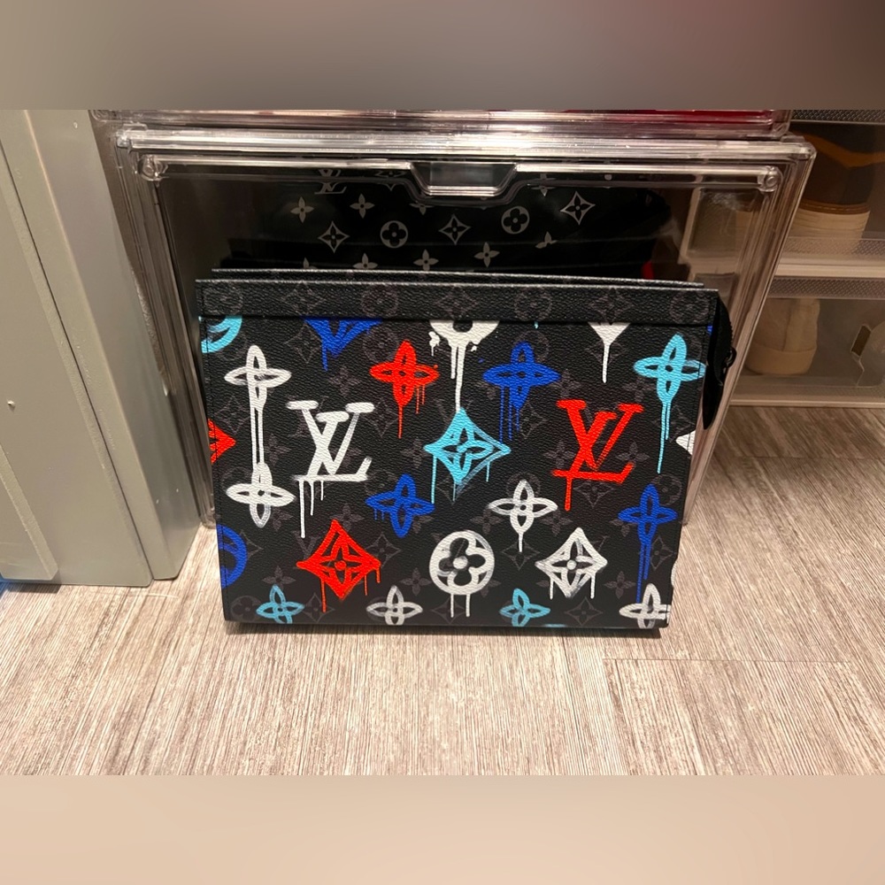 RARE******* Limited Edition LV Pochette Voyager  MAKE ME A REASONABLE OFFER 💕